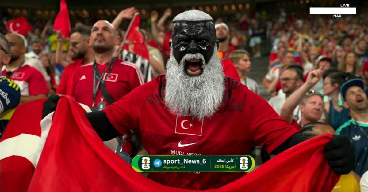 حقيقة المشجع التركي الذي قلب السوشيال ميديا